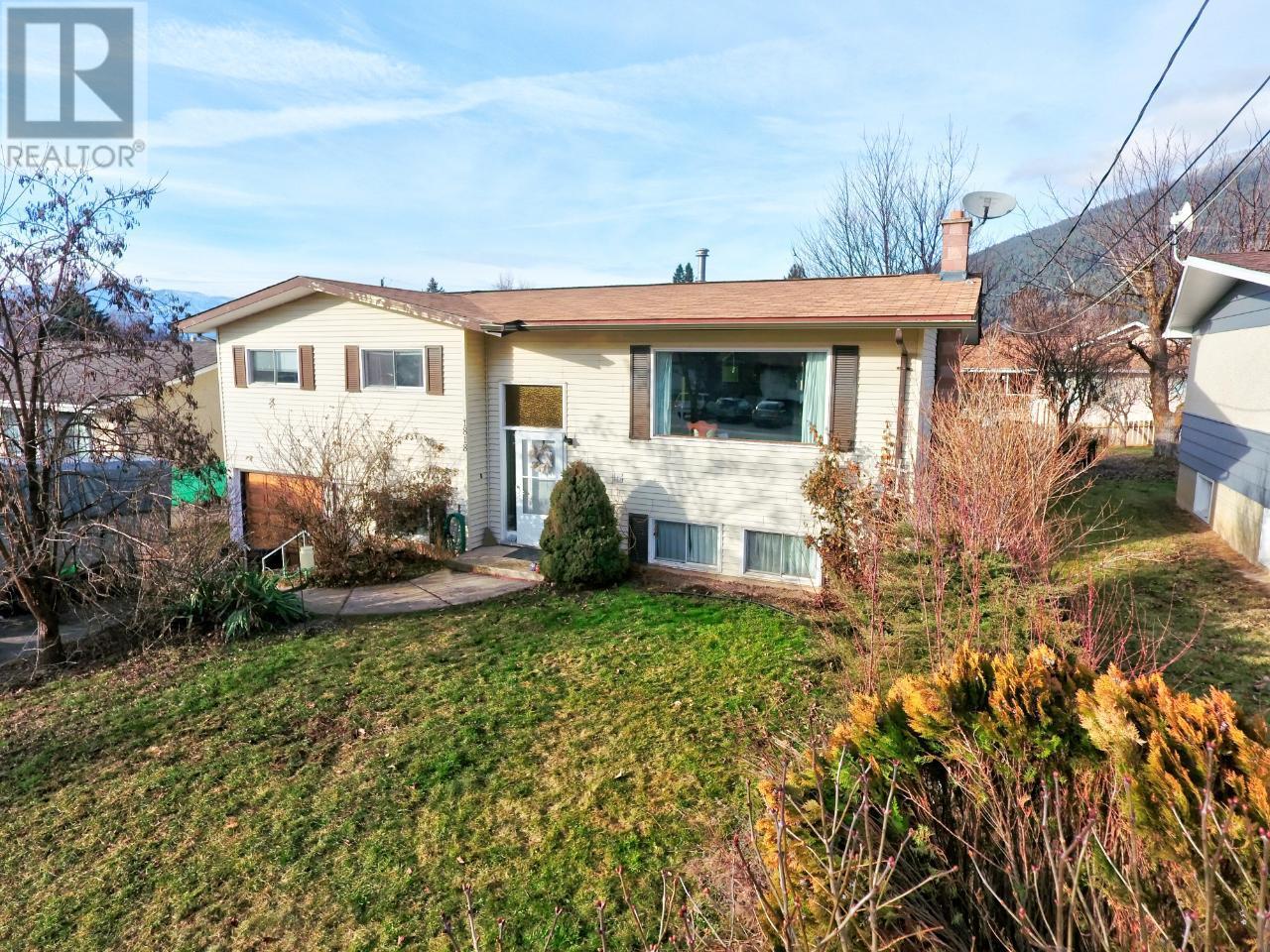 1818 Ash St, Creston, BC V0B 1G5