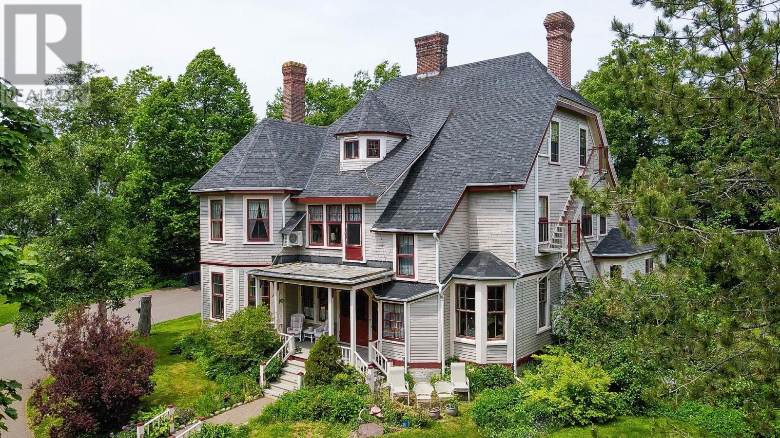 121 N River Rd, Charlottetown, PE C1A 3K7