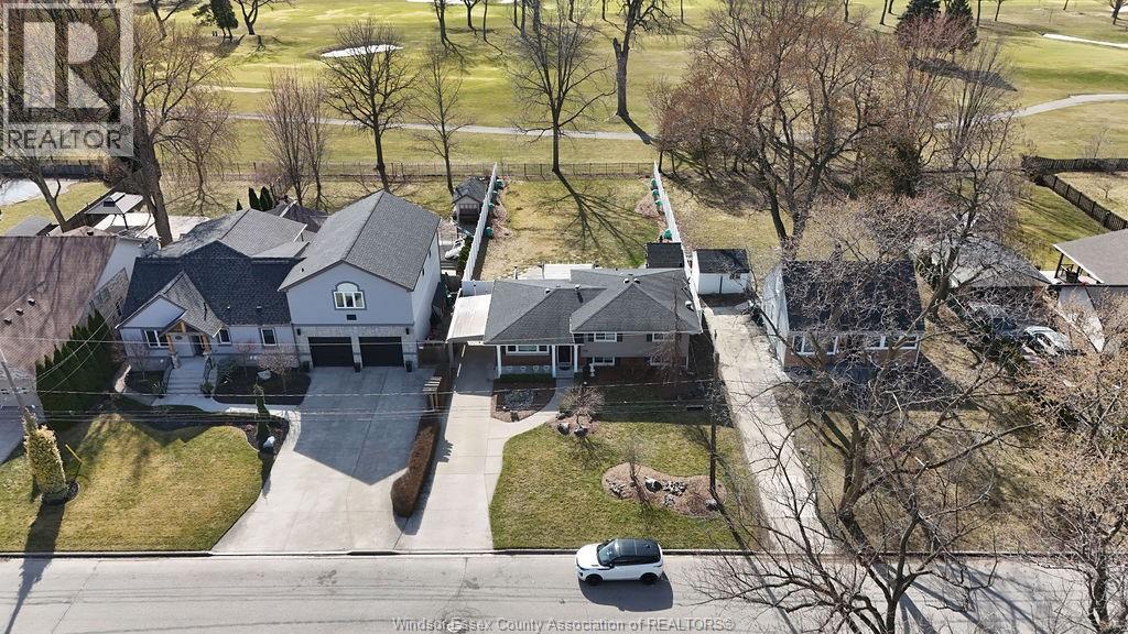4113 Roseland Dr E, Windsor, ON N9G 1Y5