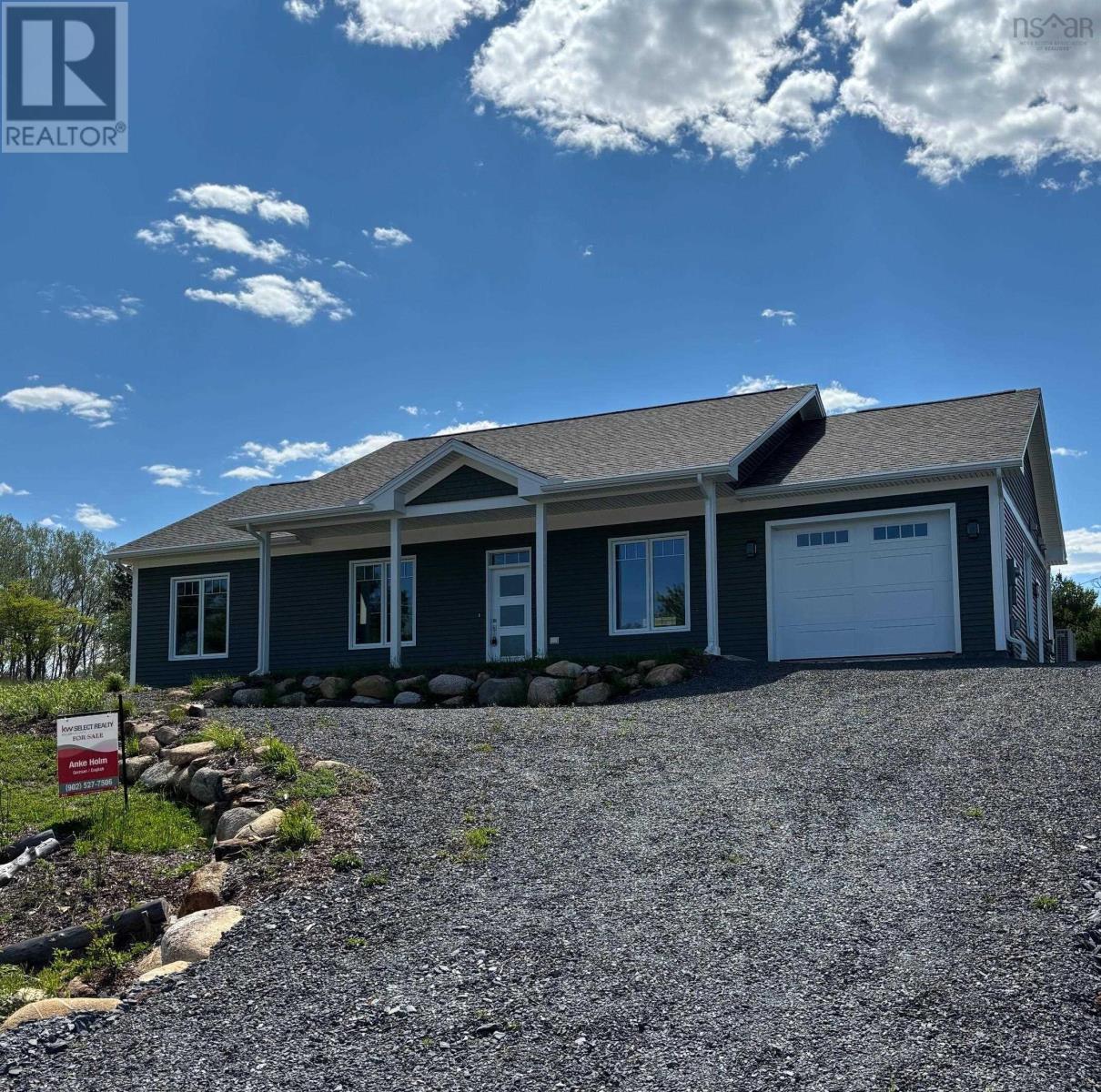 231 Hawthorn Rd, Mahone Bay, NS B0J 2E0