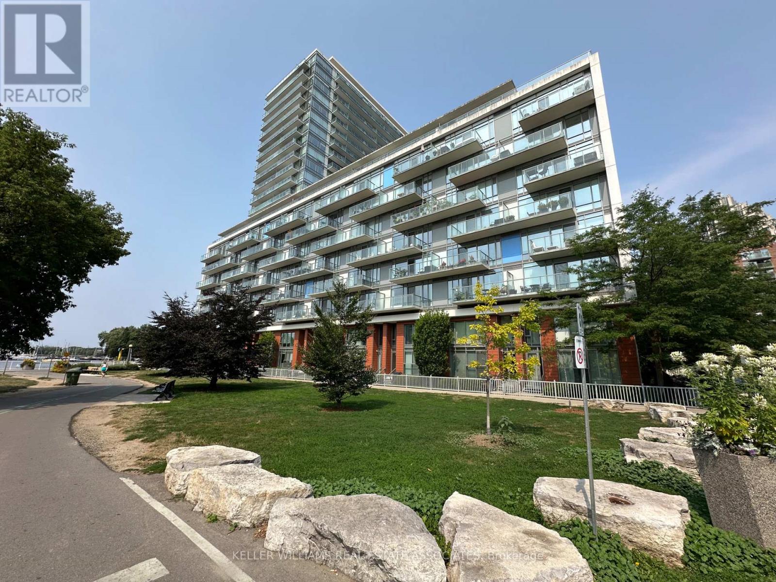 1002 90 Stadium Rd, Toronto, ON M5V 3W5