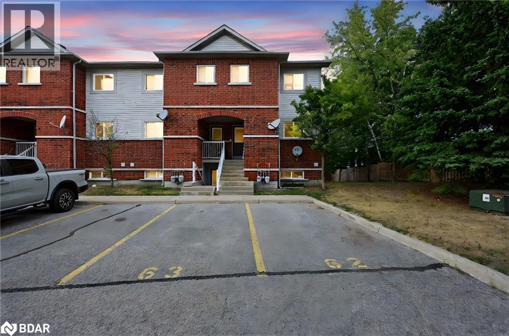 237 Ferndale Drive S Unit 1, Barrie, ON L4N 0T6