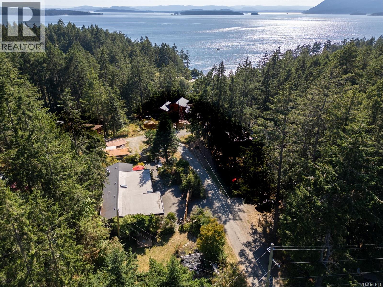 3707 Rope Rd, Pender Island, BC V0N 2M2