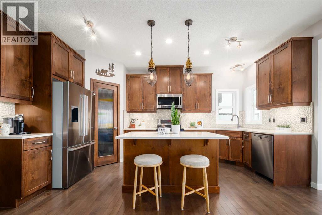 133 Cougar Ridge Close SW, Calgary, AB T3H 0V4