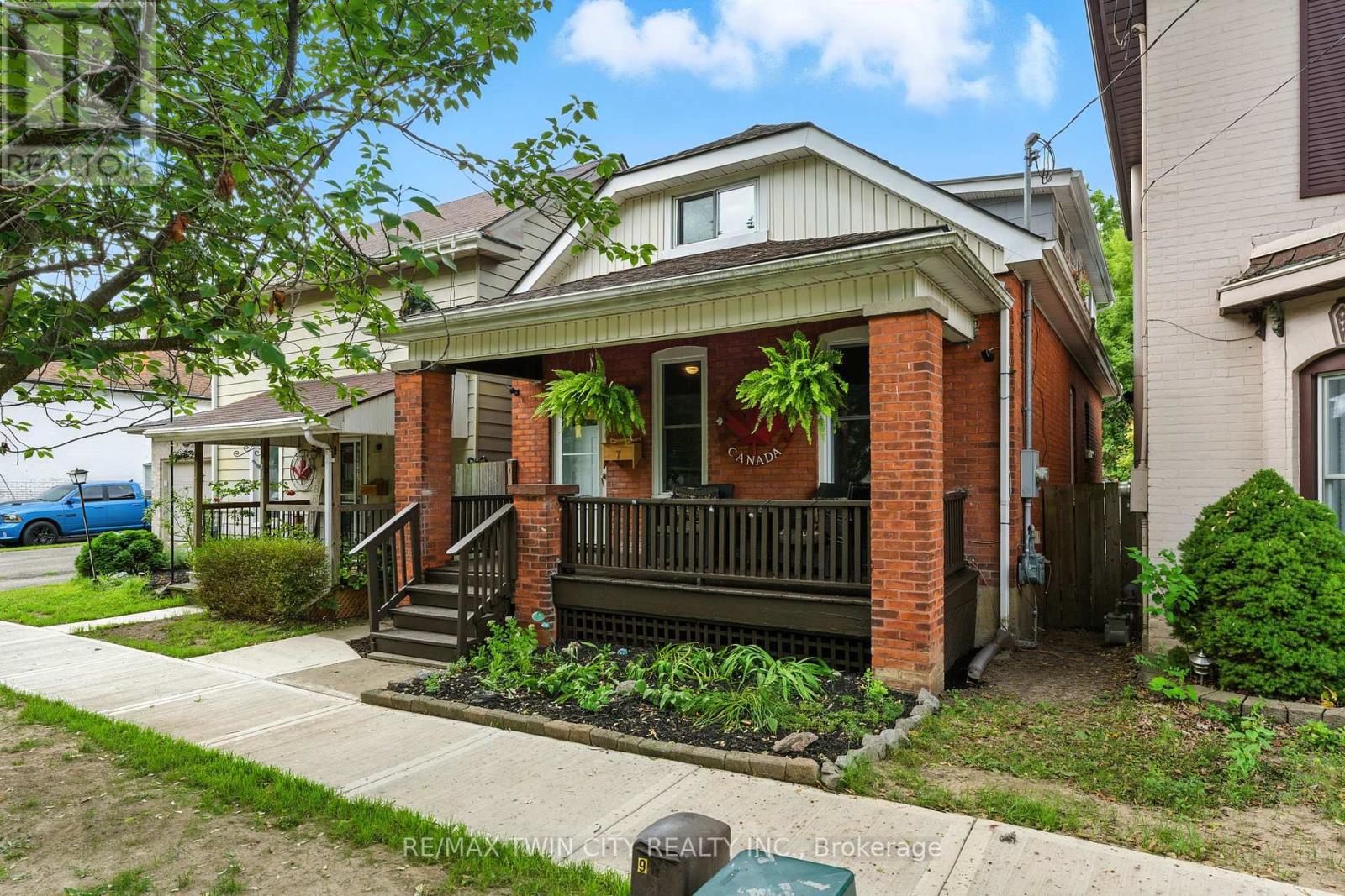 7 Superior St, Brantford, ON N3S 2J9