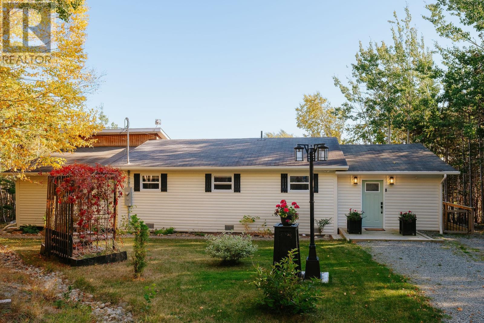 14 Tuxedo Rd, Square Pond, NL A0G 1C0