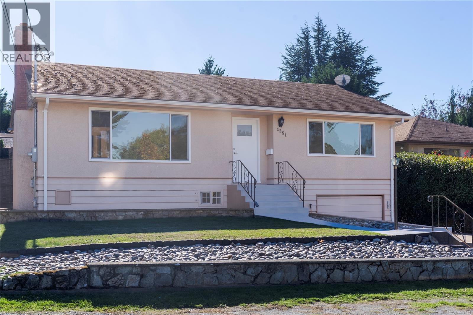 1251 Garkil Rd, Saanich, BC V8P 2L2