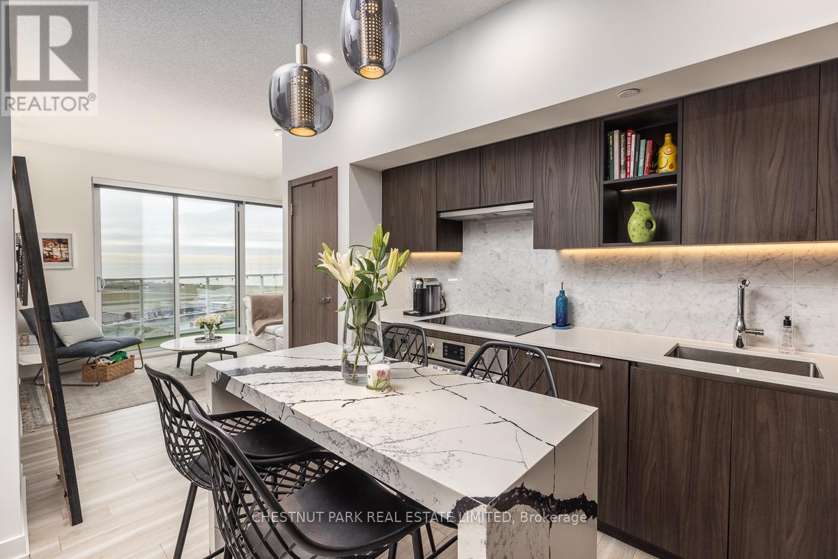 3116 17 Bathurst St, Toronto, ON M5V 0N1
