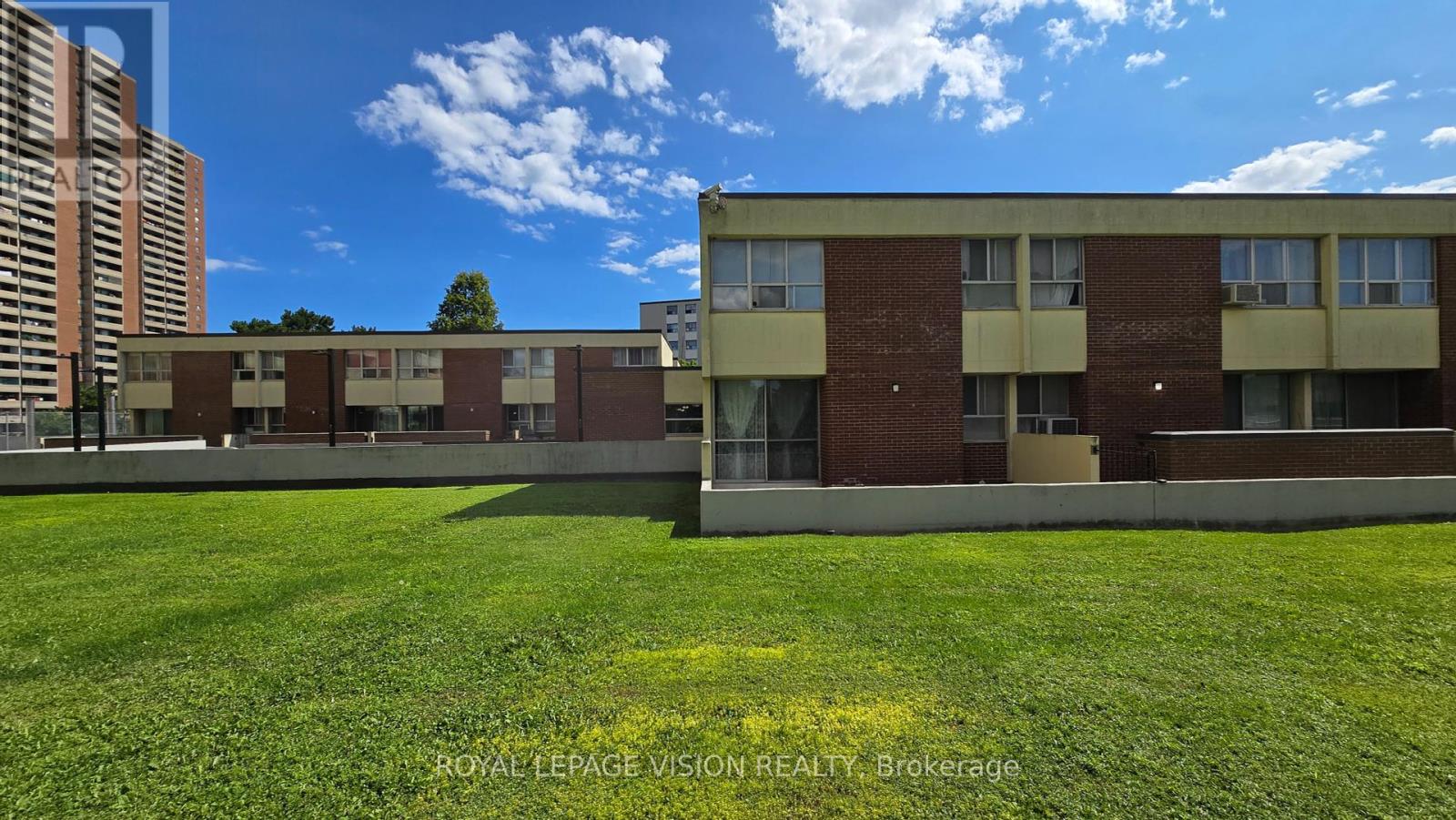 304 10 Crescent Town Rd, Toronto, ON M4C 5L3