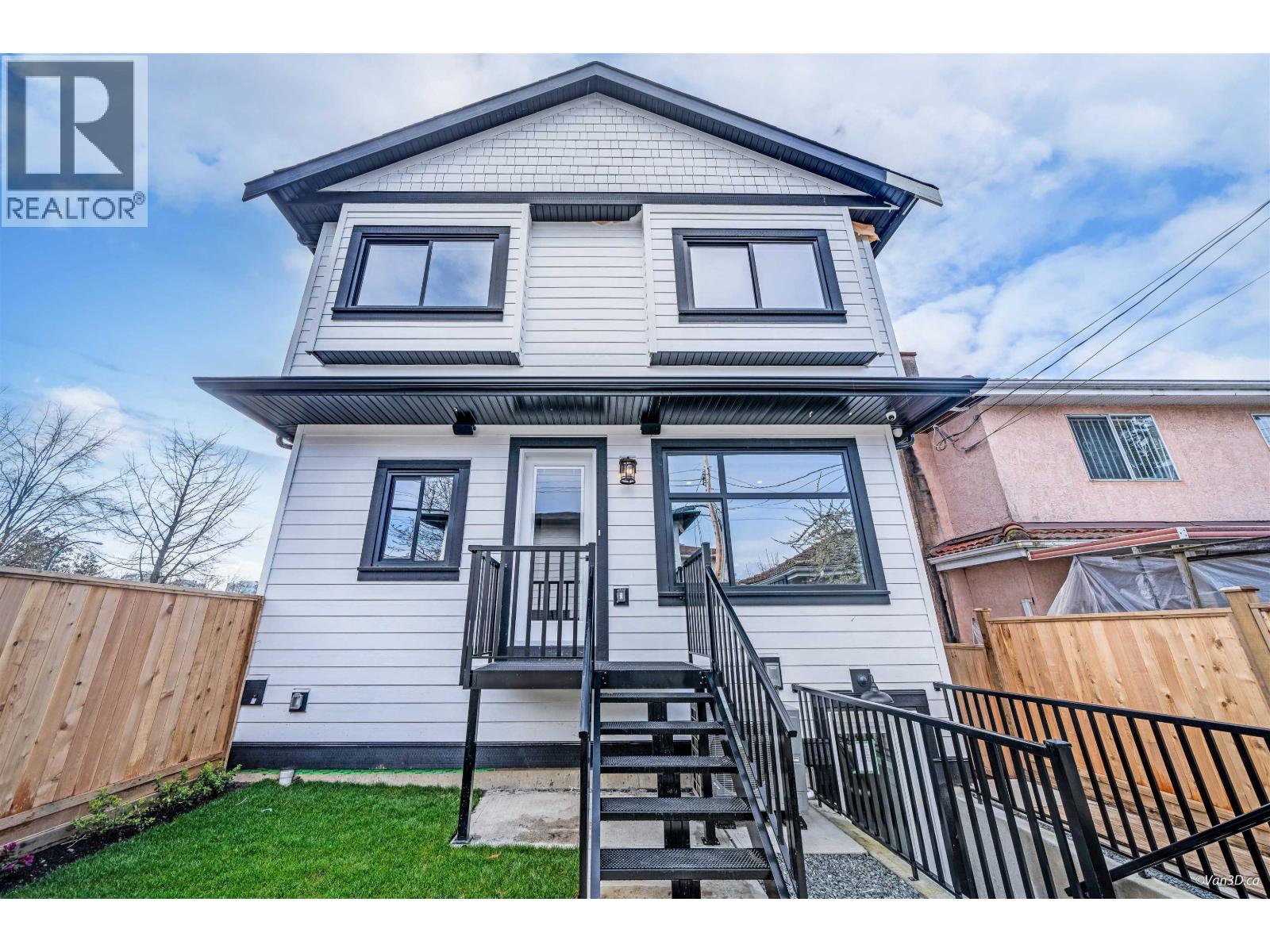 4318 Nanaimo St, Vancouver, BC V5N 5J1