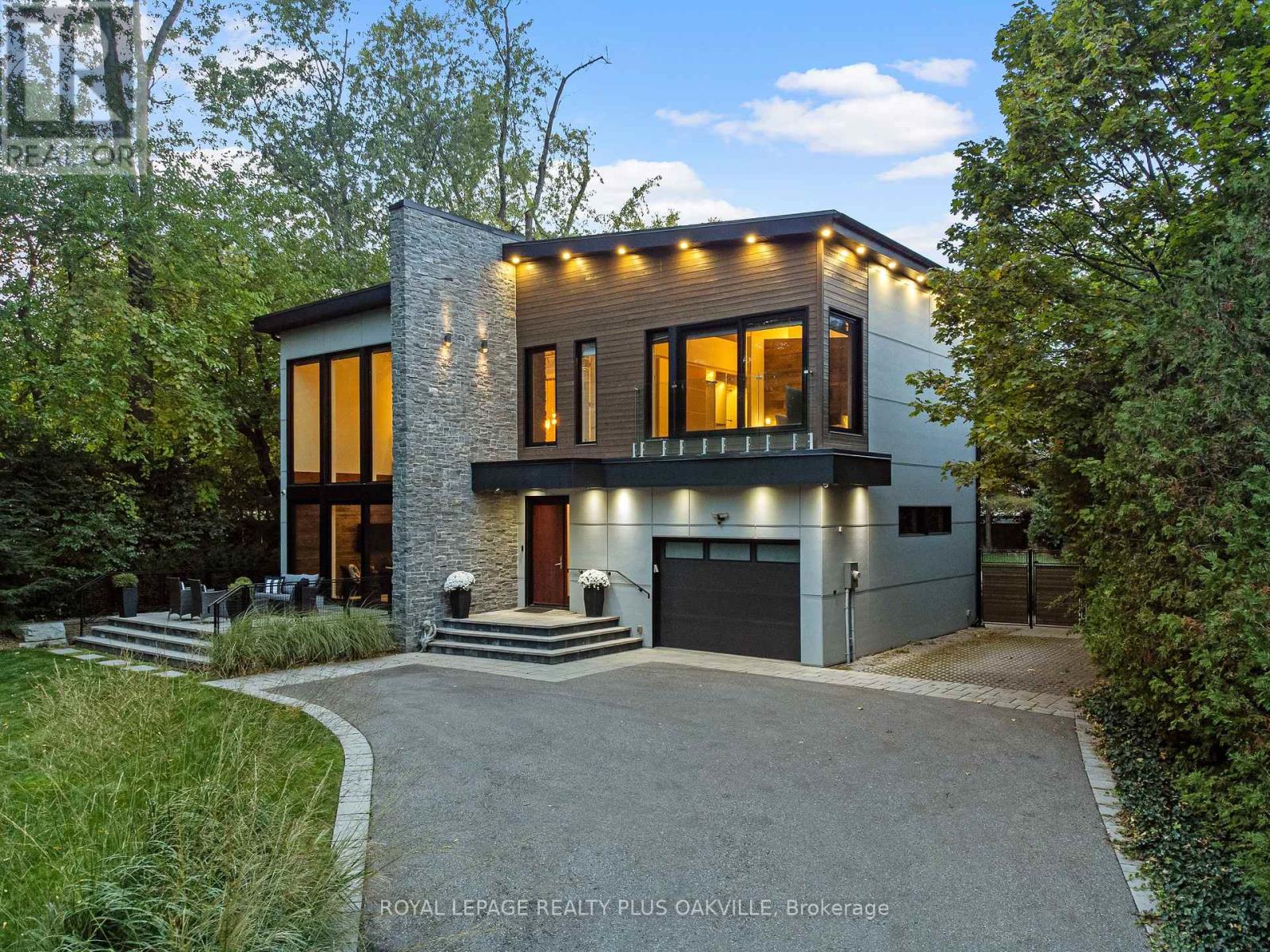 1207 Stirling Dr, Oakville, ON L6L 1E5
