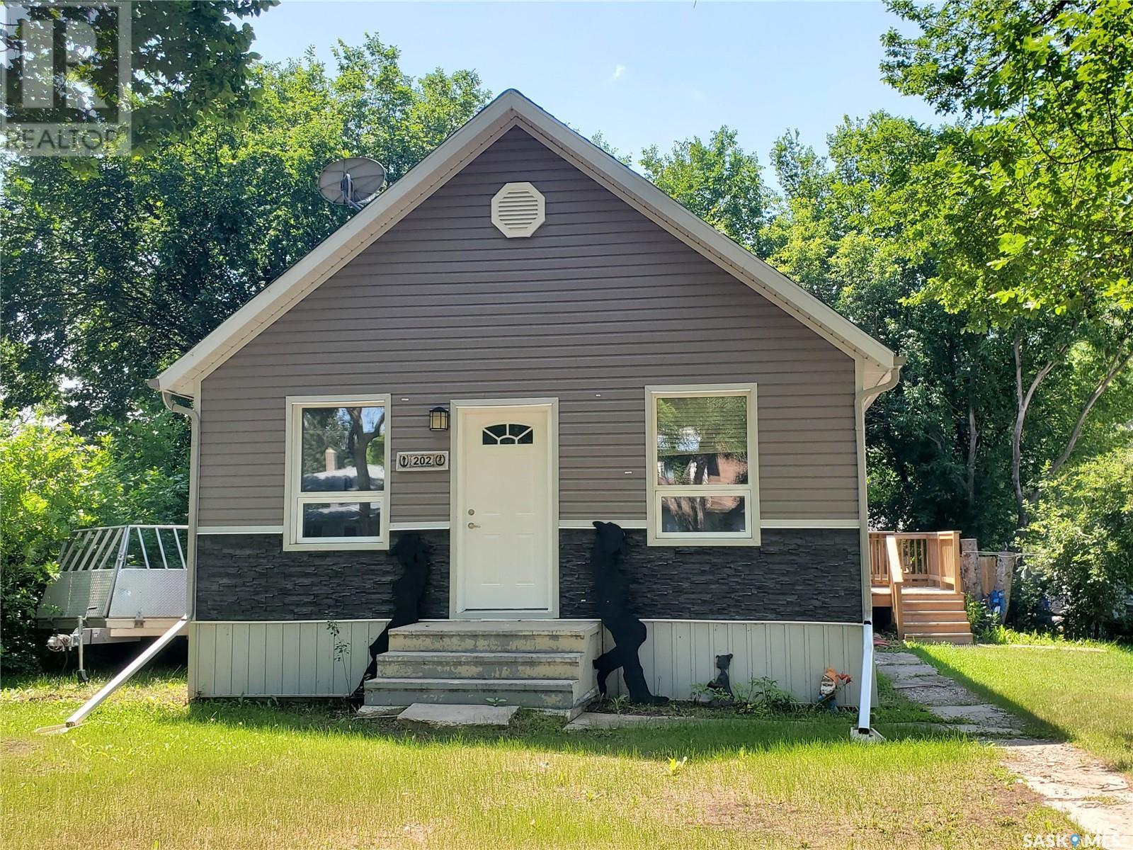202 Maxwell St, Kamsack, SK S0A 1S0