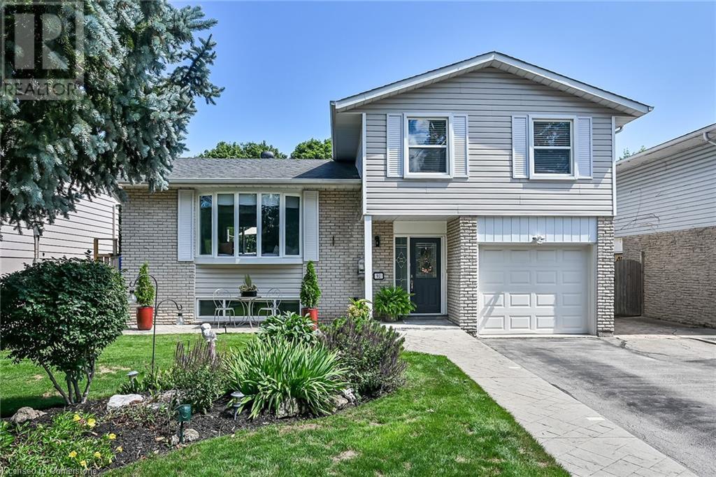 92 Osborne Cres, Oakville, ON L6H 1G1
