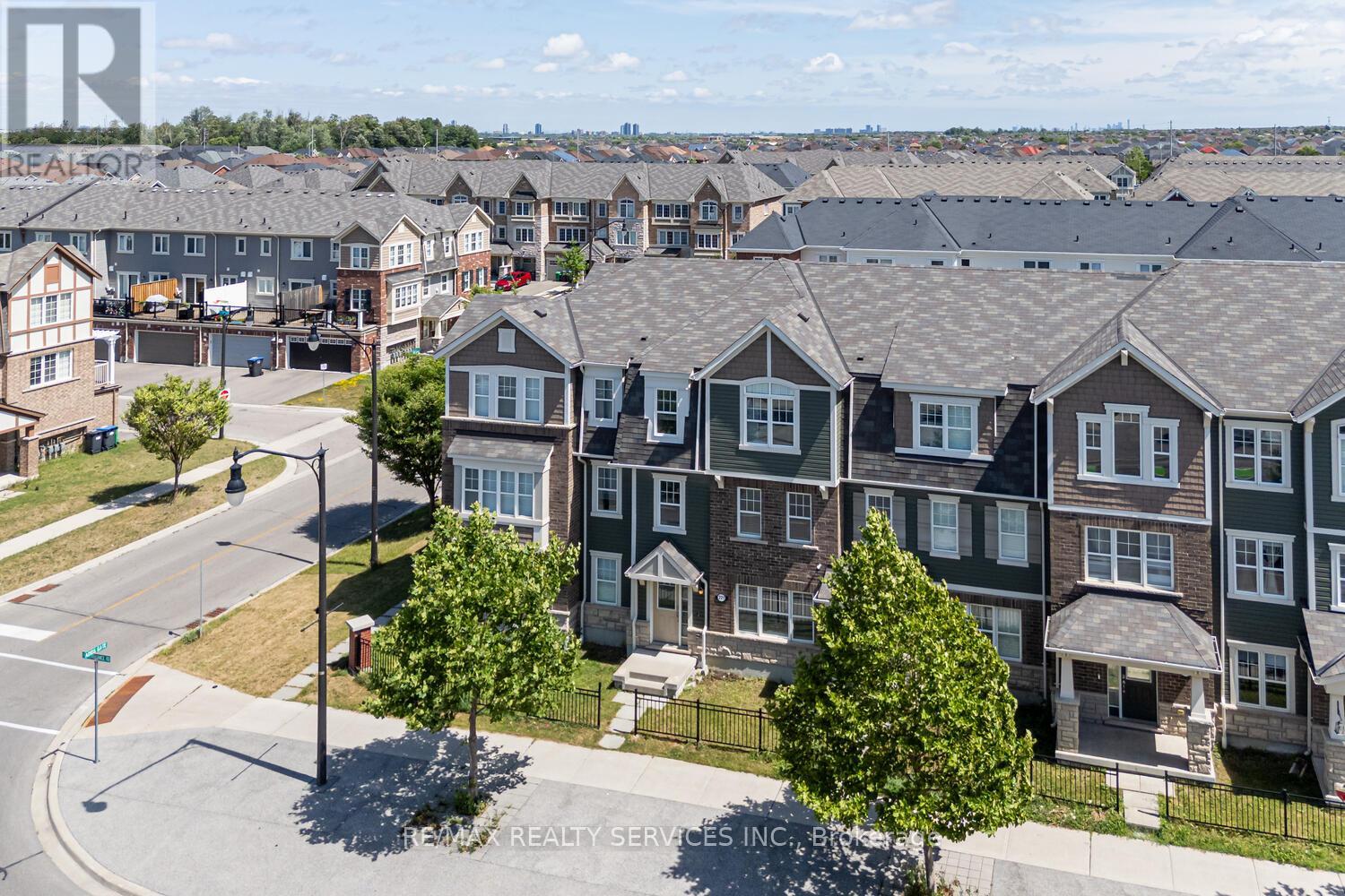 221 Remembrance Rd E, Brampton, ON L7A 4P1