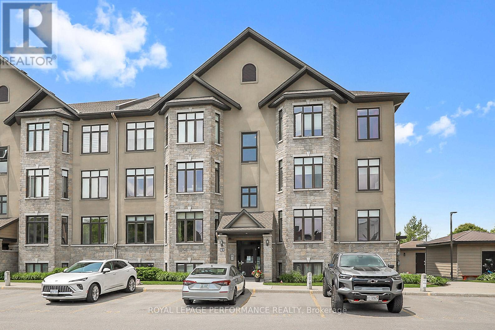 2 40 Prestige Cir, Ottawa, ON K4A 0W9