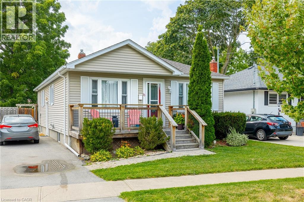 13 Duncan Dr, St. Catharines, ON L2N 3N8