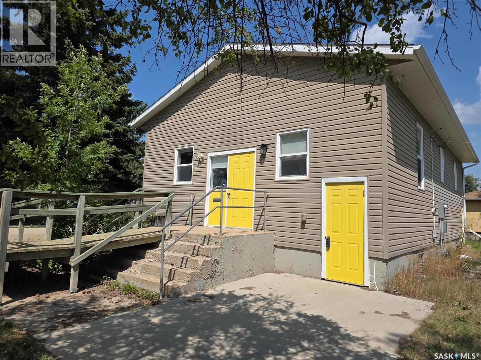 402 Minto St, Elbow, SK S0H 1J0