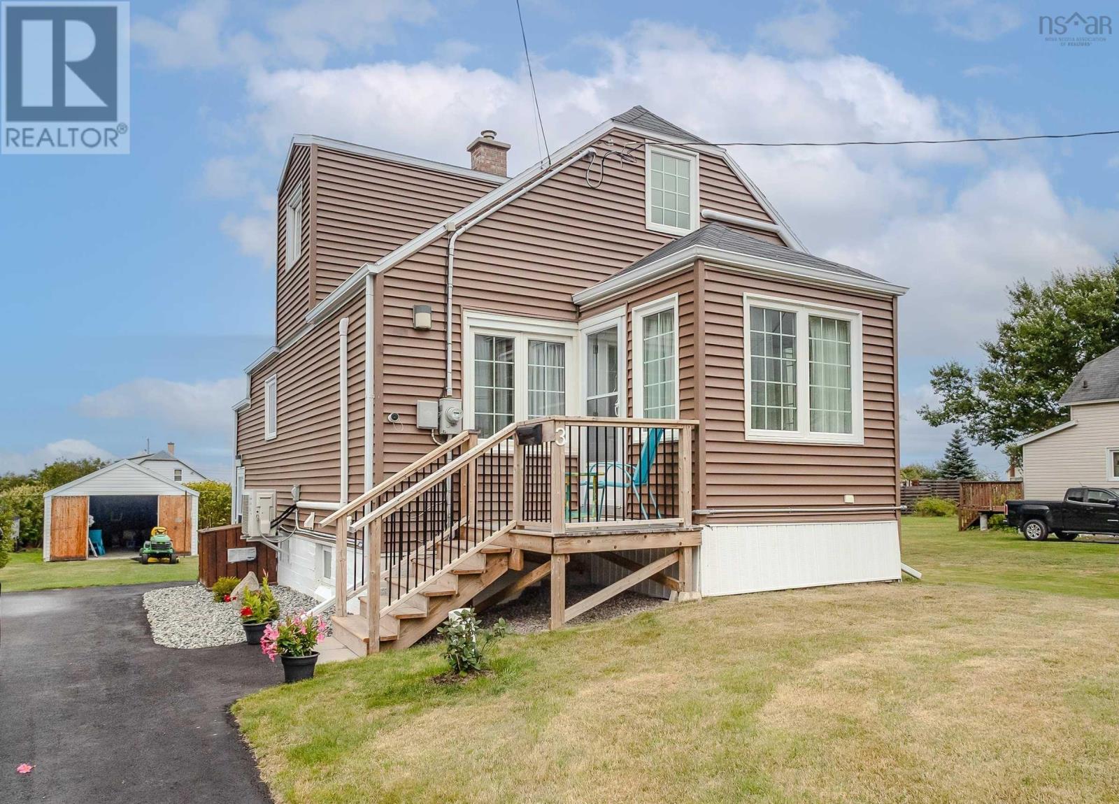 3 Essex St, Glace Bay, NS B1A 5H3