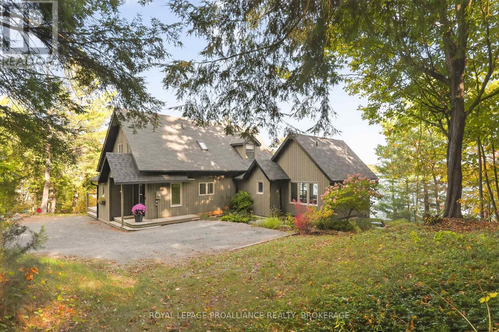 111 Big Hill Rd, Leeds and the Thousand Islands, ON K0H 2N0