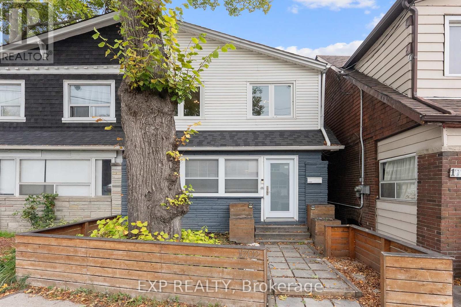1702 Dundas St E, Toronto, ON M4L 1L6