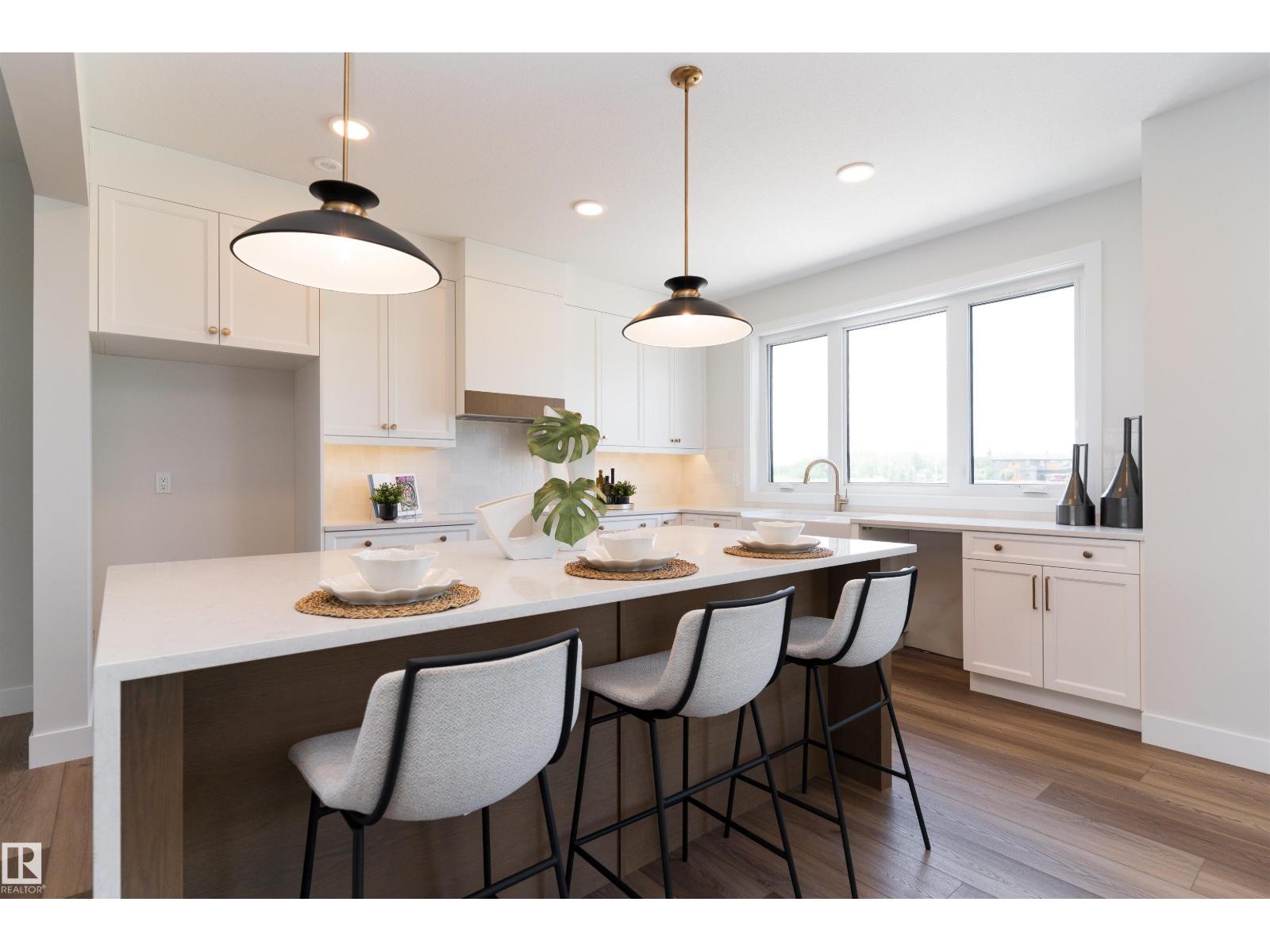 7121 May Cres Nw #26, Edmonton, AB T6R 0X2