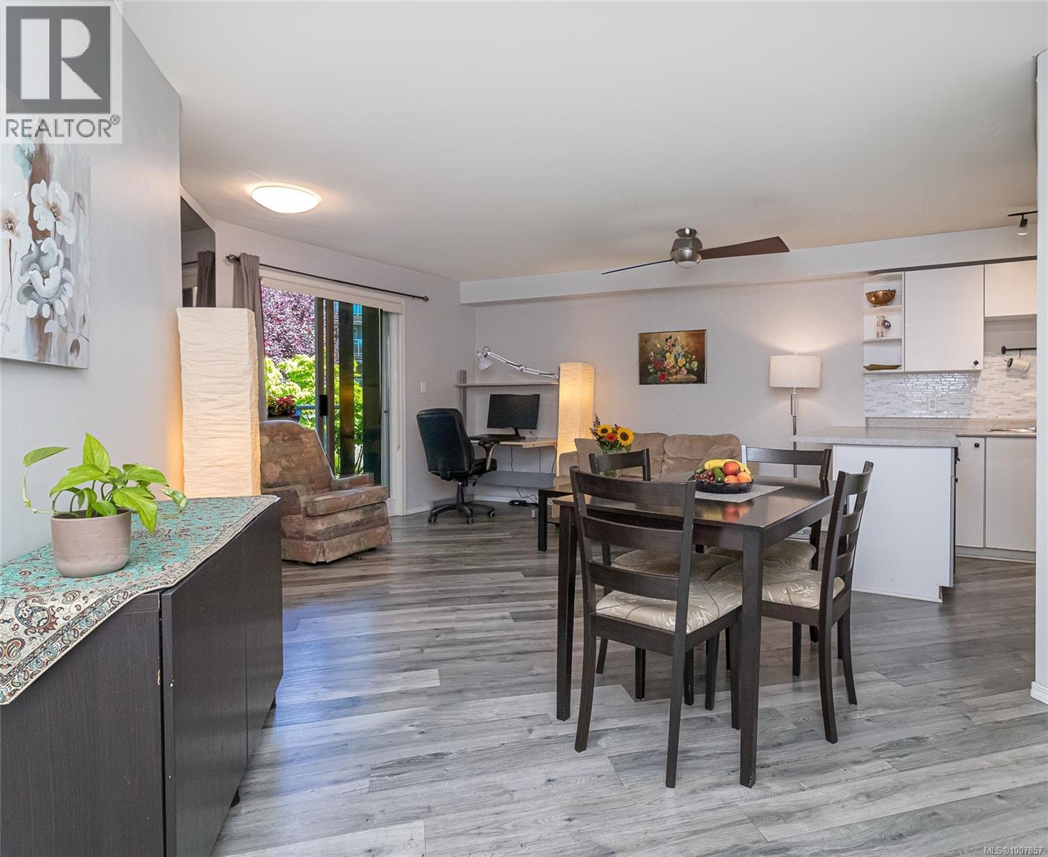 494 Marsett Pl Unit 211 Pl, Saanich, BC V8Z 7J1