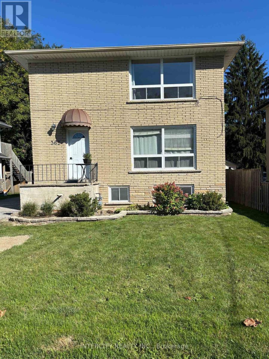 363 Andrew St, Newmarket, ON L3Y 1H5
