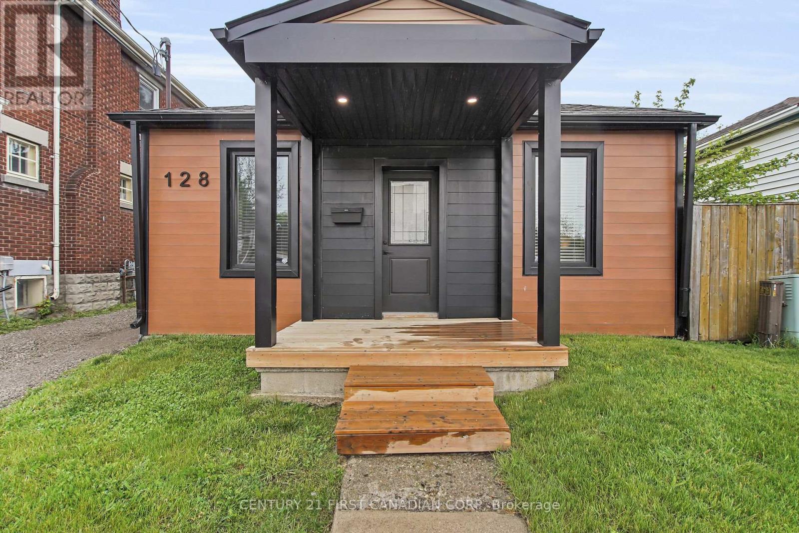 128 Adelaide St N, London, ON N6B 3G8