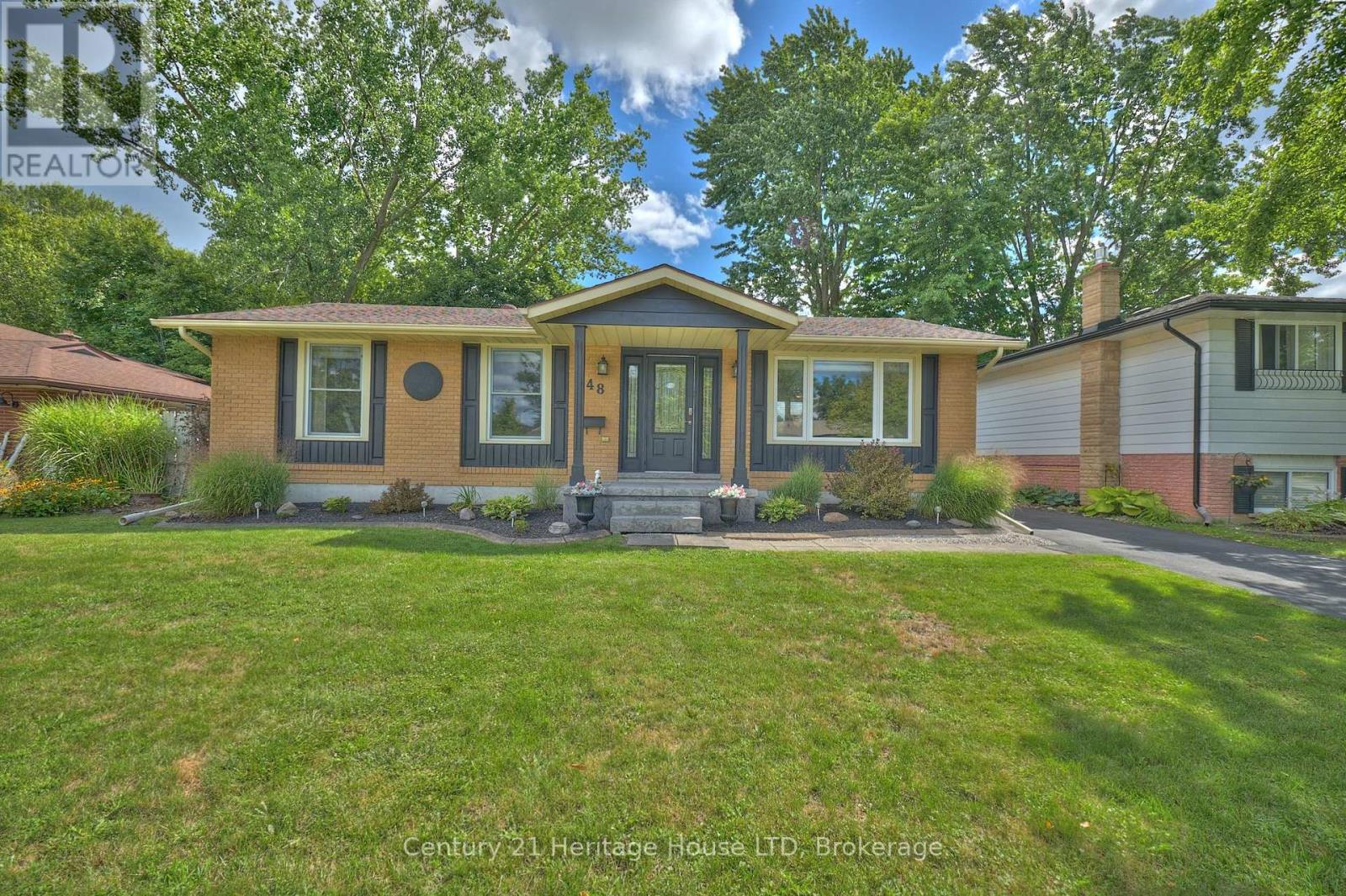 48 Loyalist Dr, Welland, ON L3C 2Y1