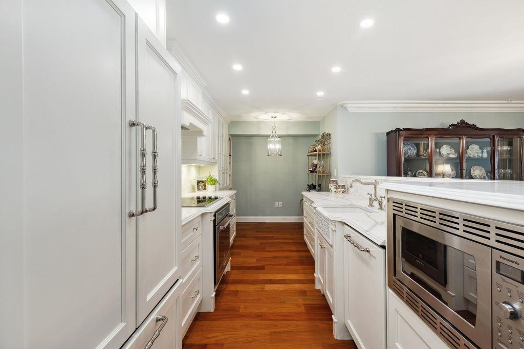 15210 Pacific Avenue Unit 220, White Rock, BC V4B 5L2