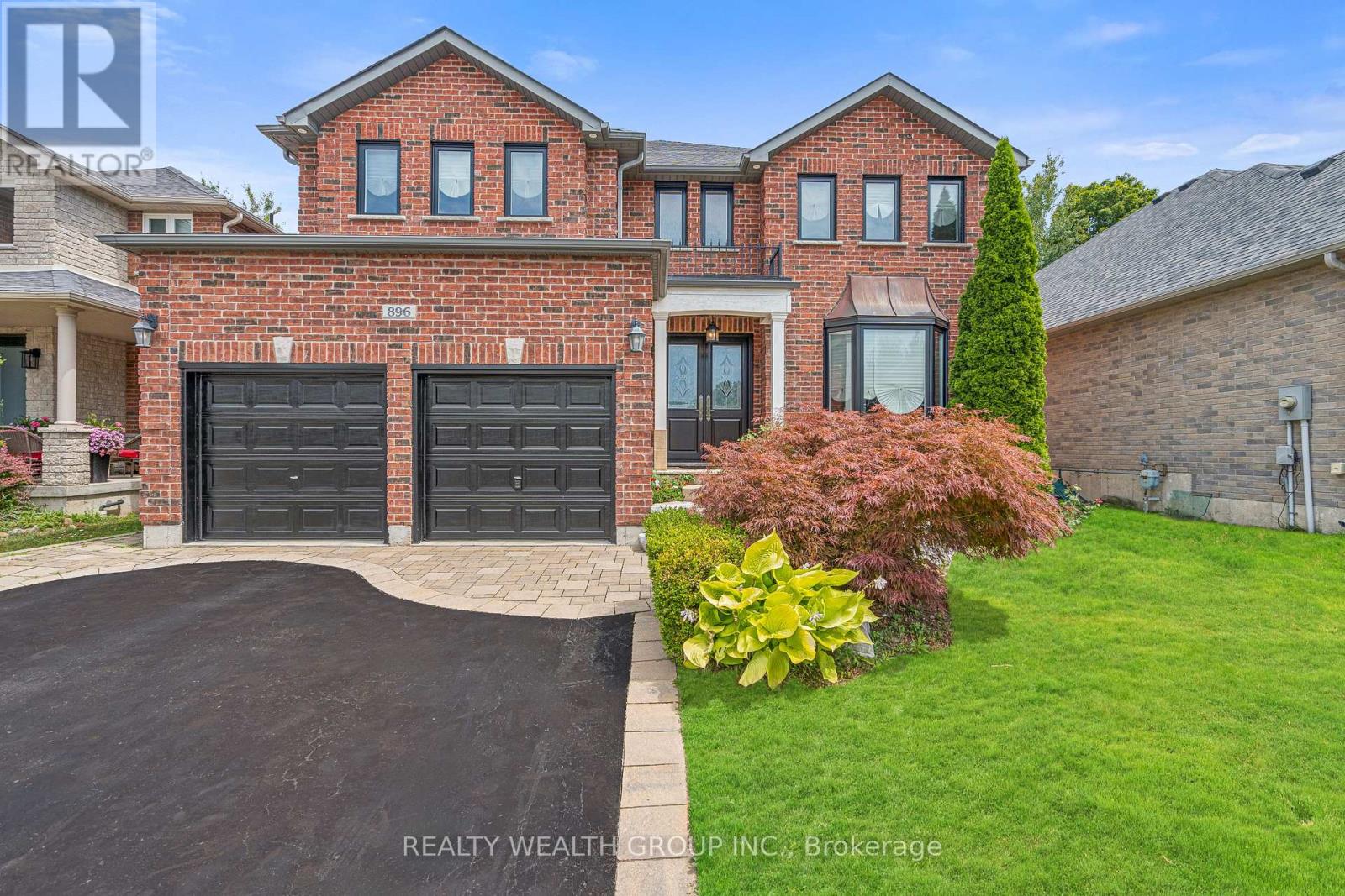 896 Booth Ave, Innisfil, ON L9S 0A4