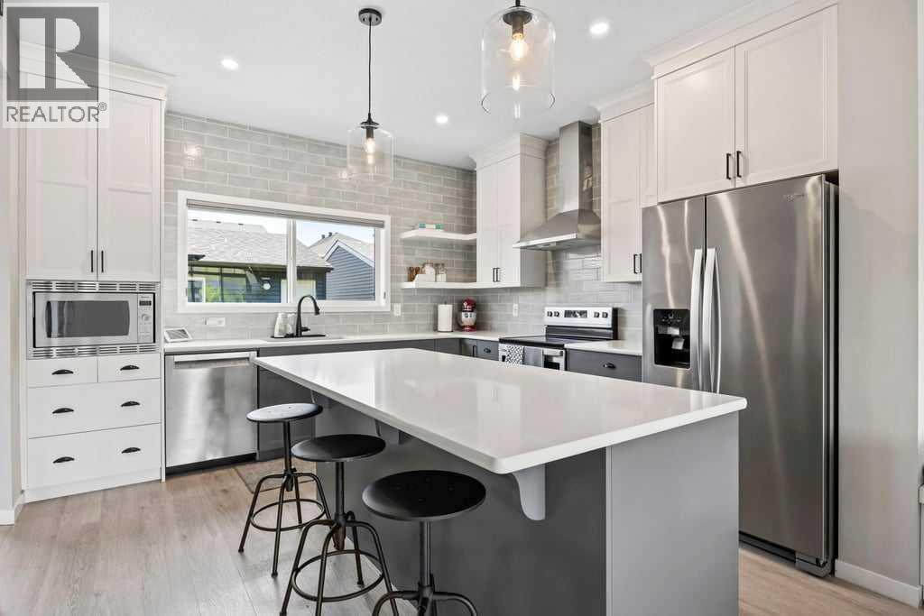 42 Wolf Creek Mnr SE, Calgary, AB T2X 3Z8