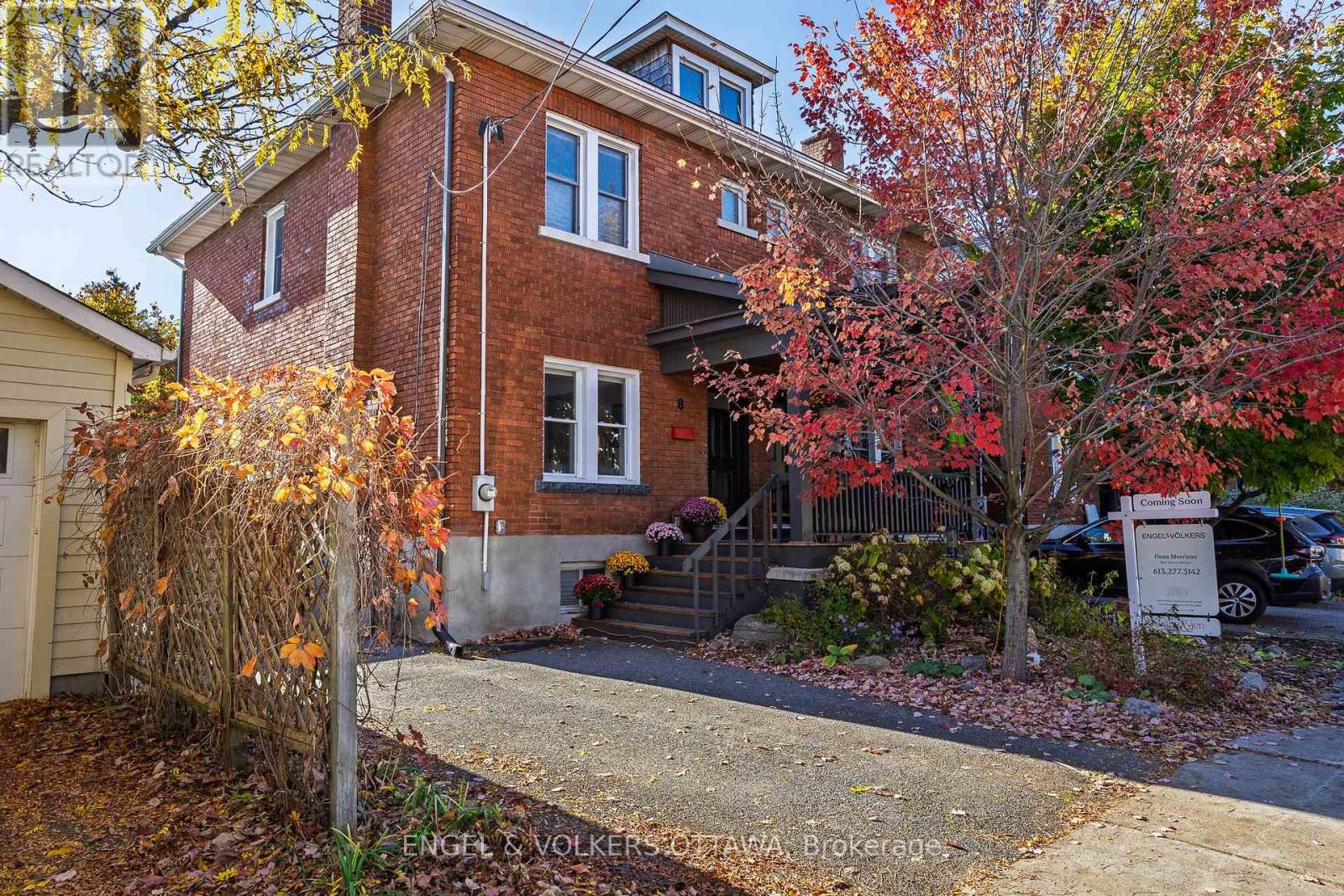 8 Foster St, Ottawa, ON K1Y 3J4