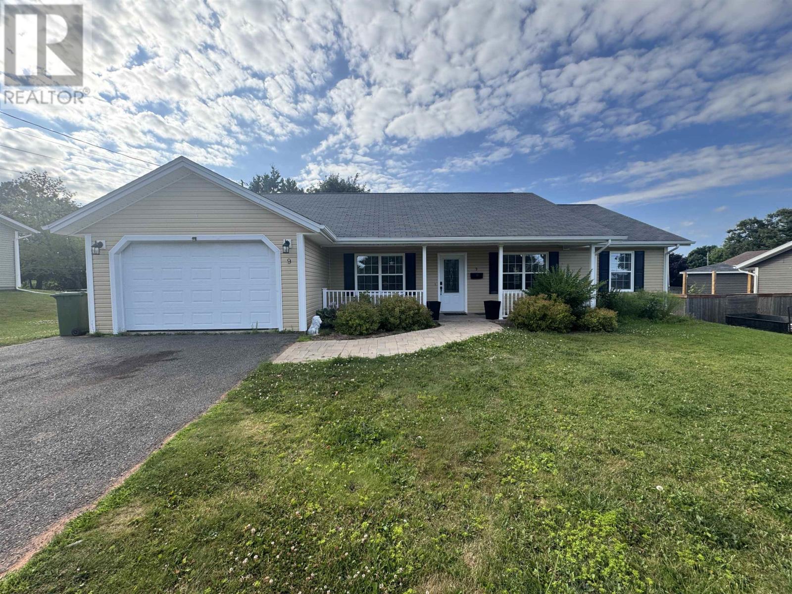9 Robert Ave, Charlottetown, PE C1V 1E1
