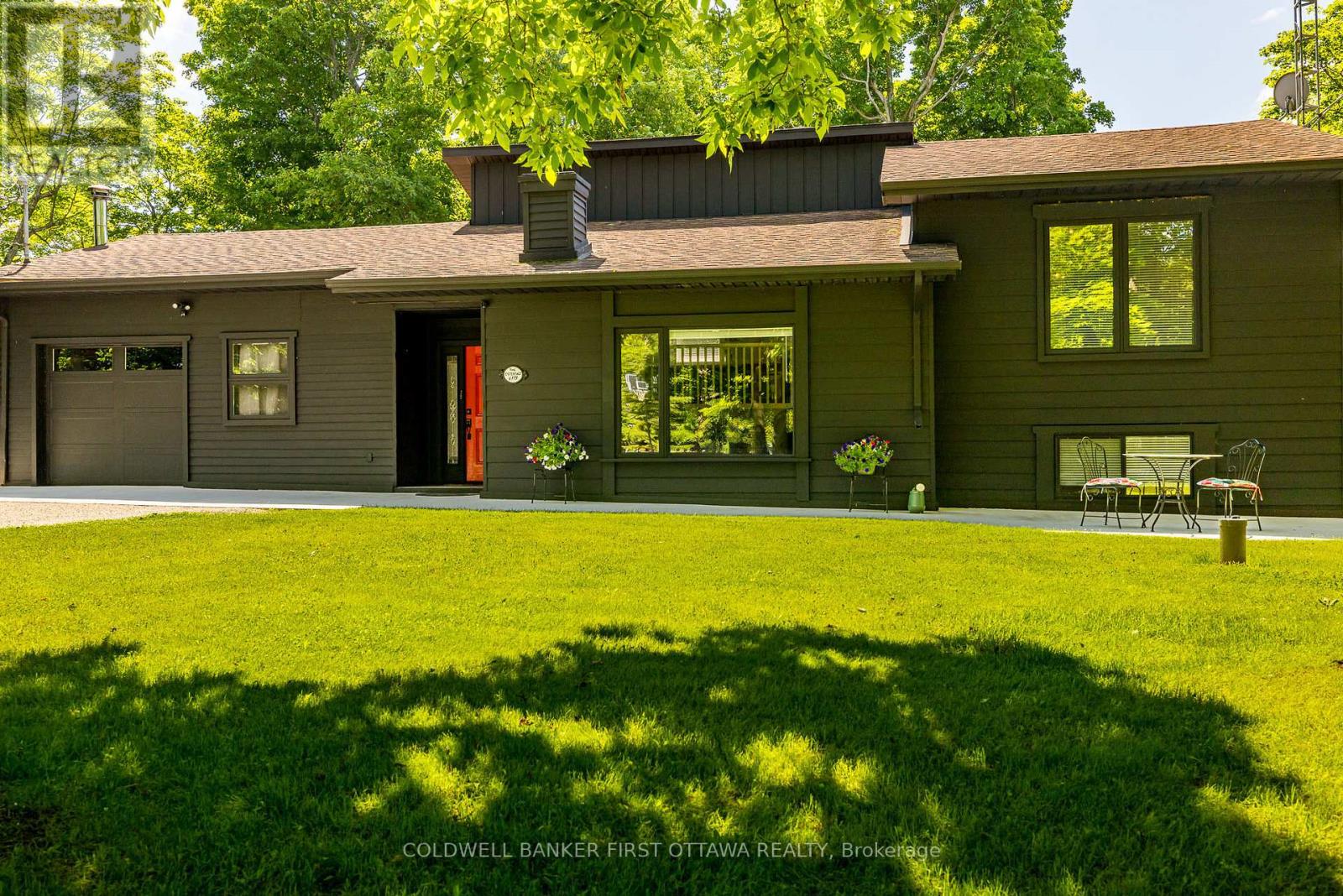 6779 Roger Stevens Dr, Montague, ON K7A 4S6