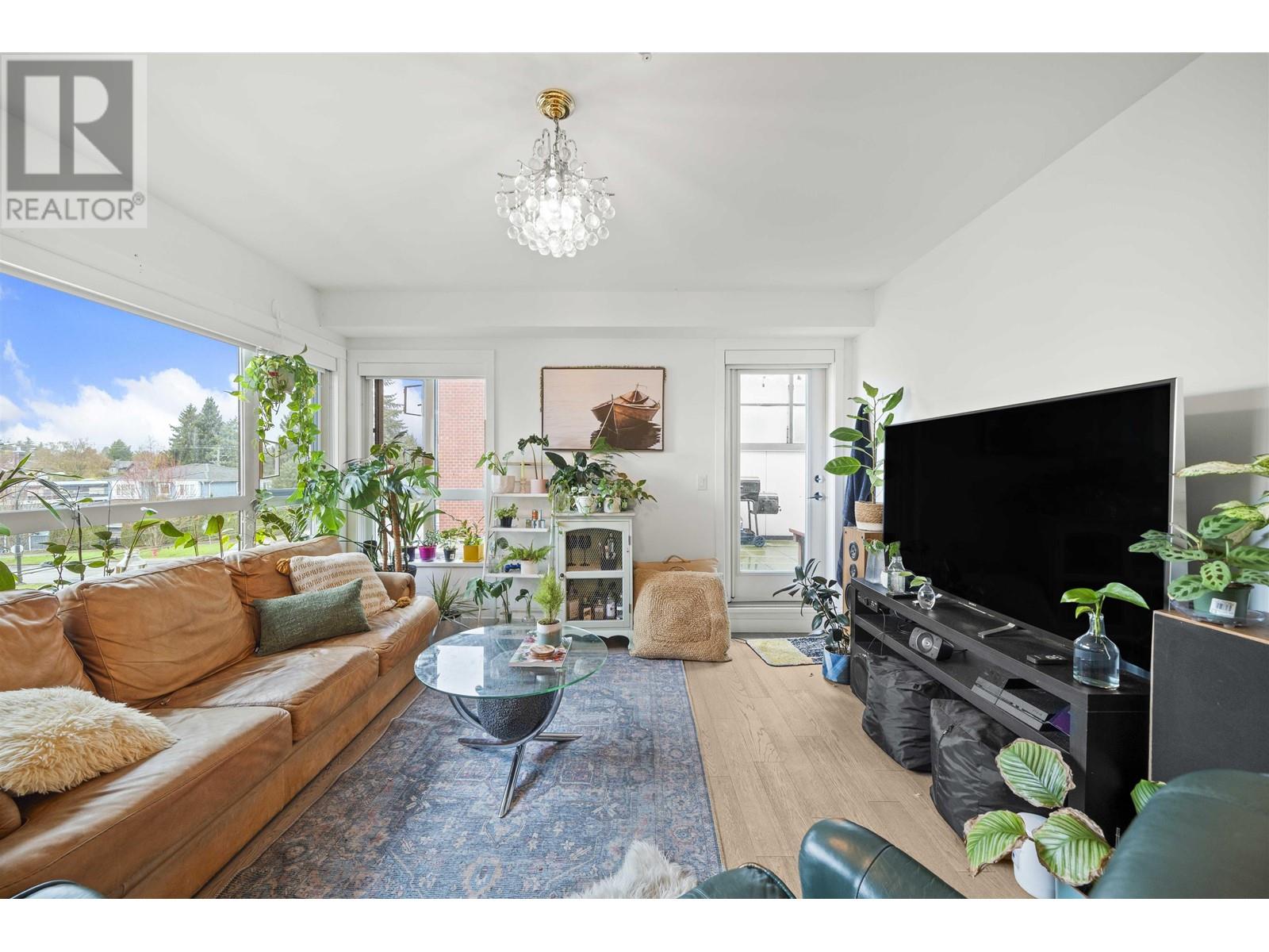 7828 Granville Street Unit 322, Vancouver, BC V6P 4Z2