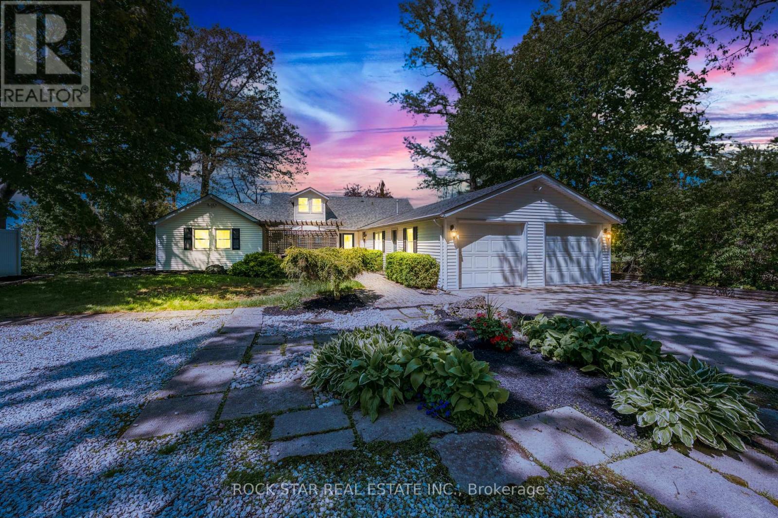 3186 Dana St, Plympton-Wyoming, ON N0N 1E0