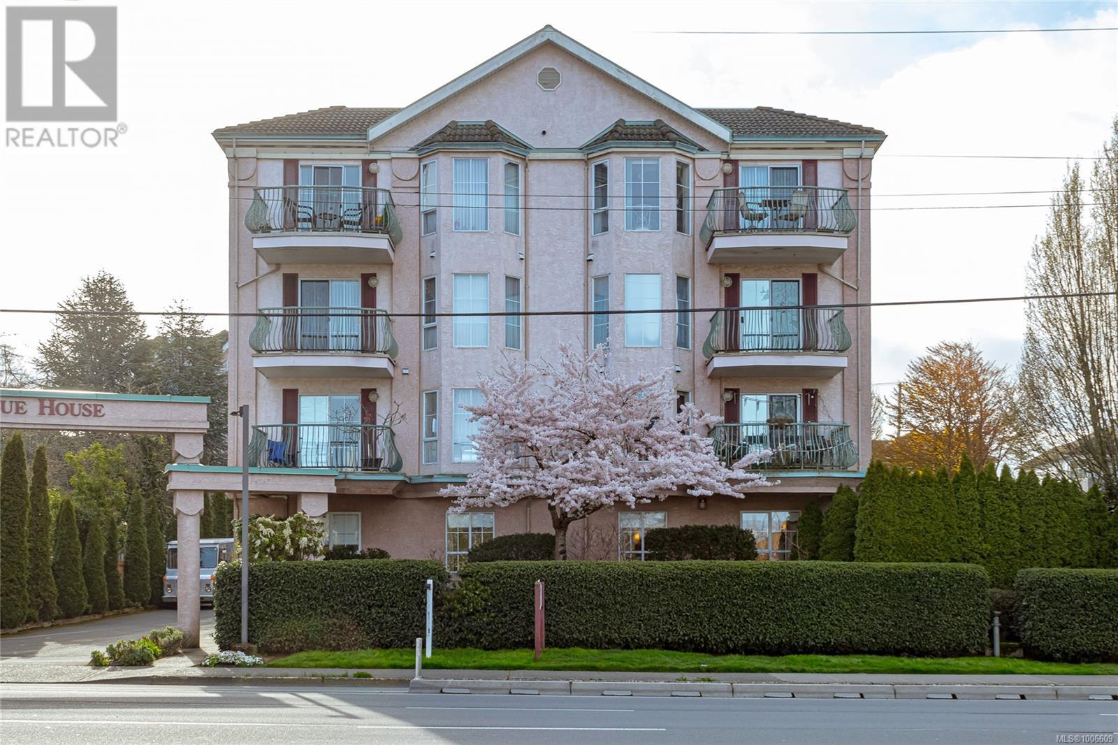 3133 Tillicum Rd Unit 102 Rd, Saanich, BC V9A 2B4