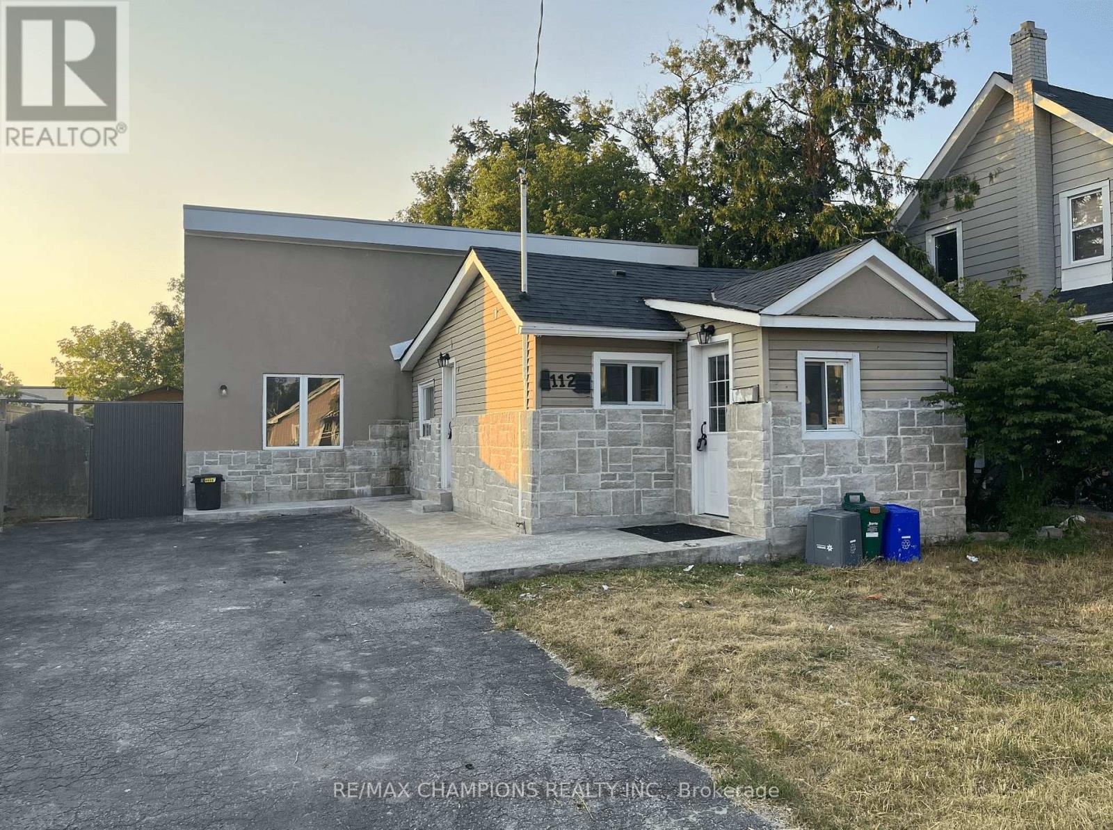 112 John St, Barrie, ON L4N 2K8