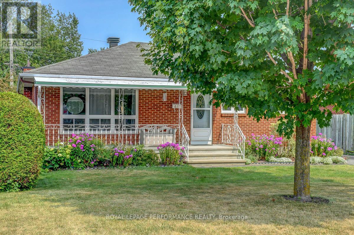 617 Gardenvale Rd, Ottawa, ON K1K 1E5