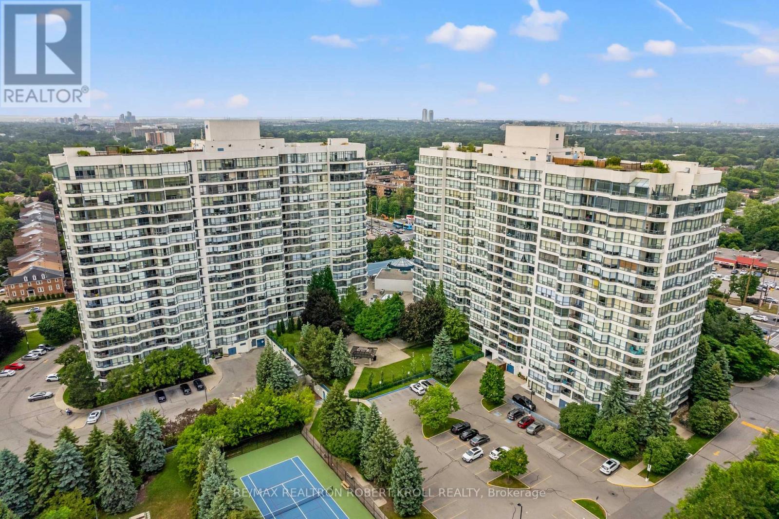 210 7300 Yonge St, Vaughan, ON L4J 7Y5