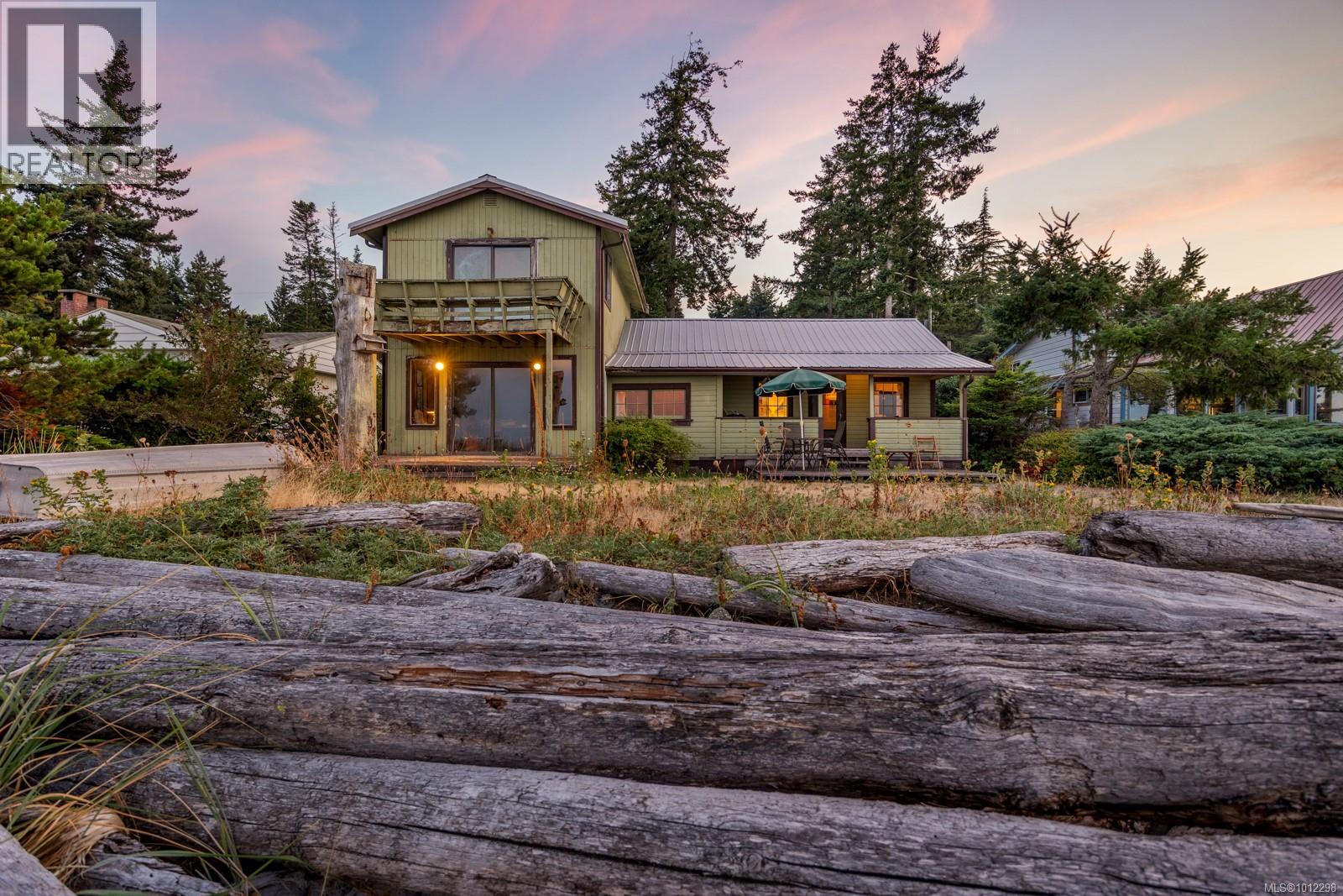 1838 Astra Rd, Comox, BC V9M 4B4