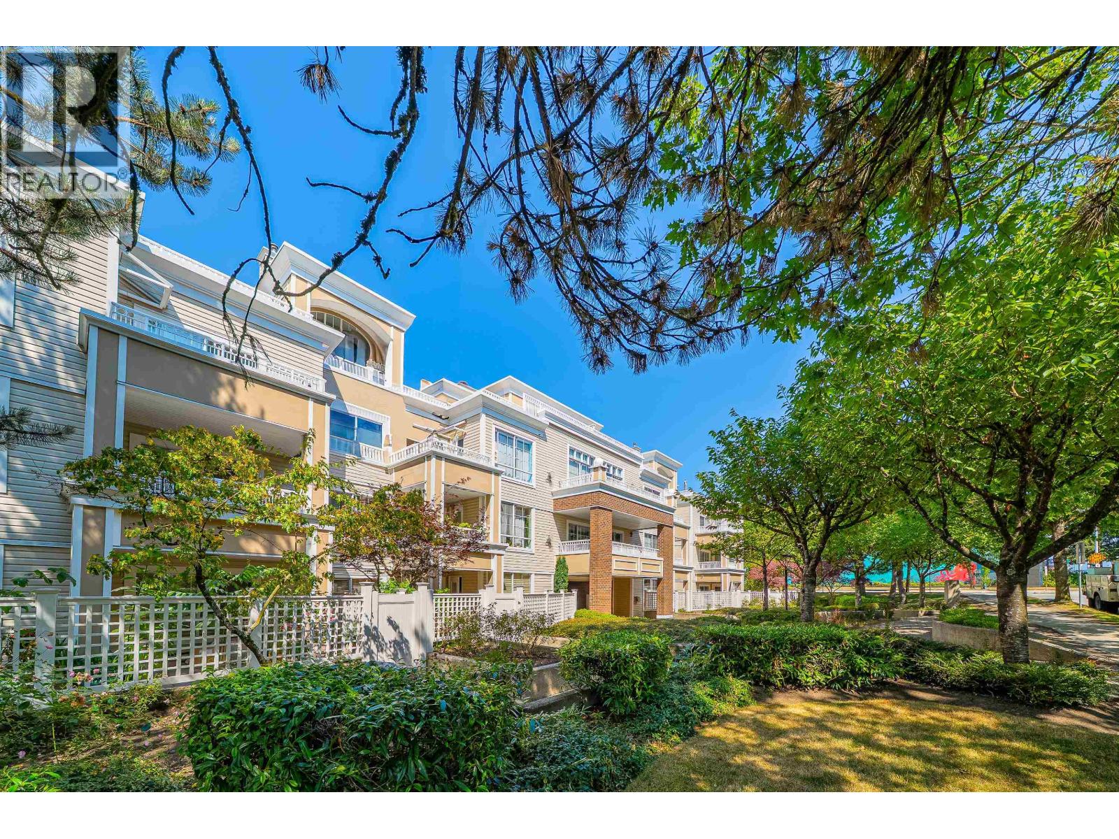 7117 Antrim Avenue Unit 211, Burnaby, BC V5J 5K1