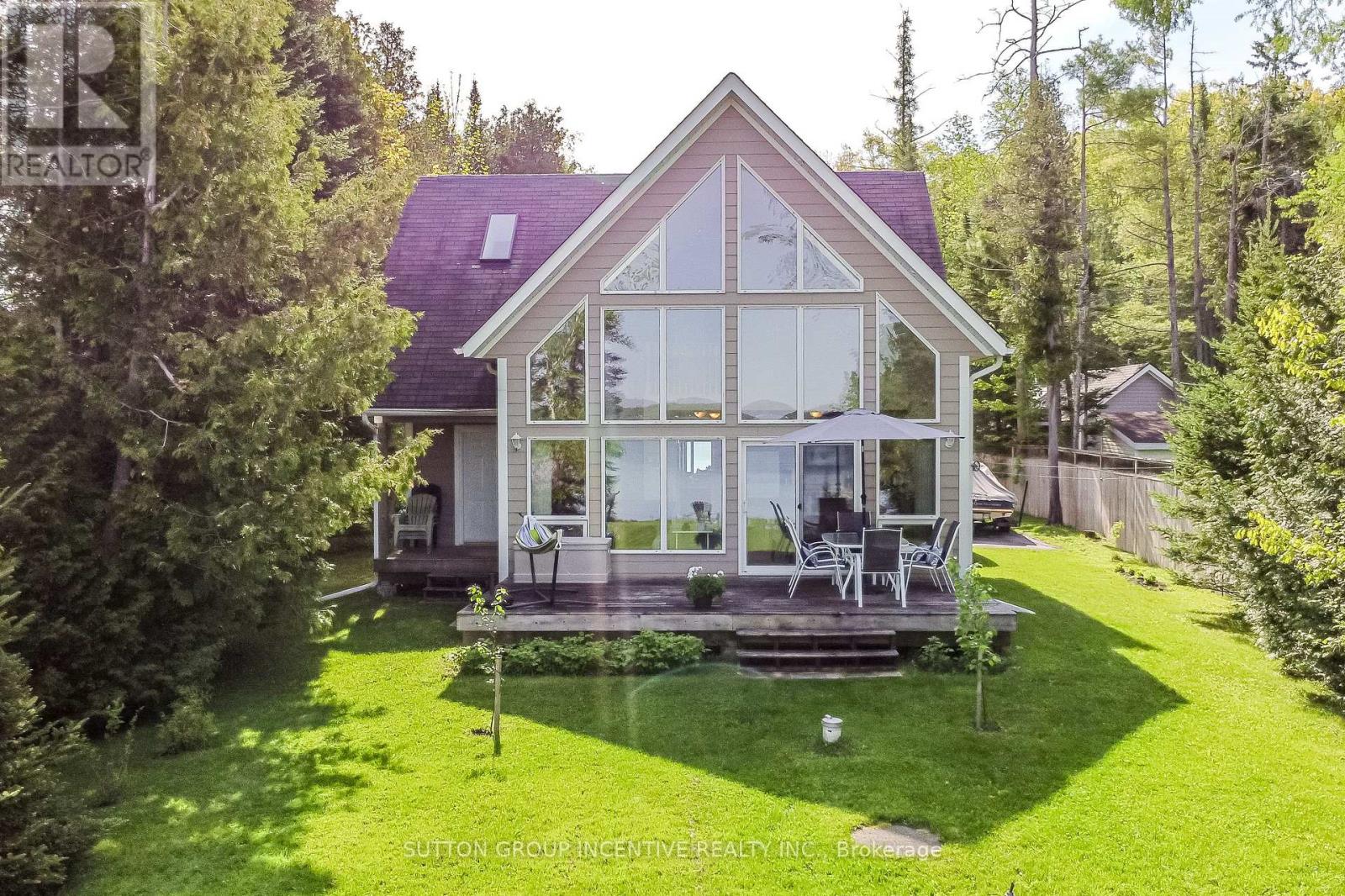 10 Buttercup Ln, Springwater, ON L0L 1P0