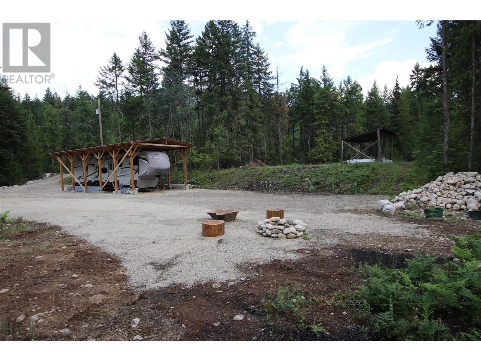 854 Alexander Rd, Nakusp, BC V0G 1R1