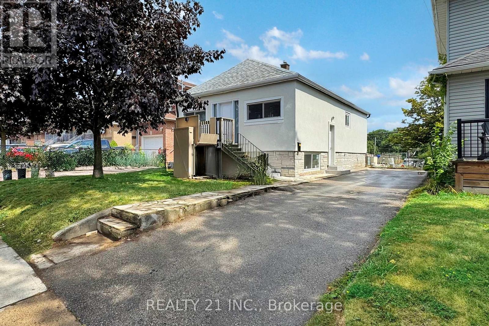 125 S Woodrow Blvd, Toronto, ON M1N 3L8