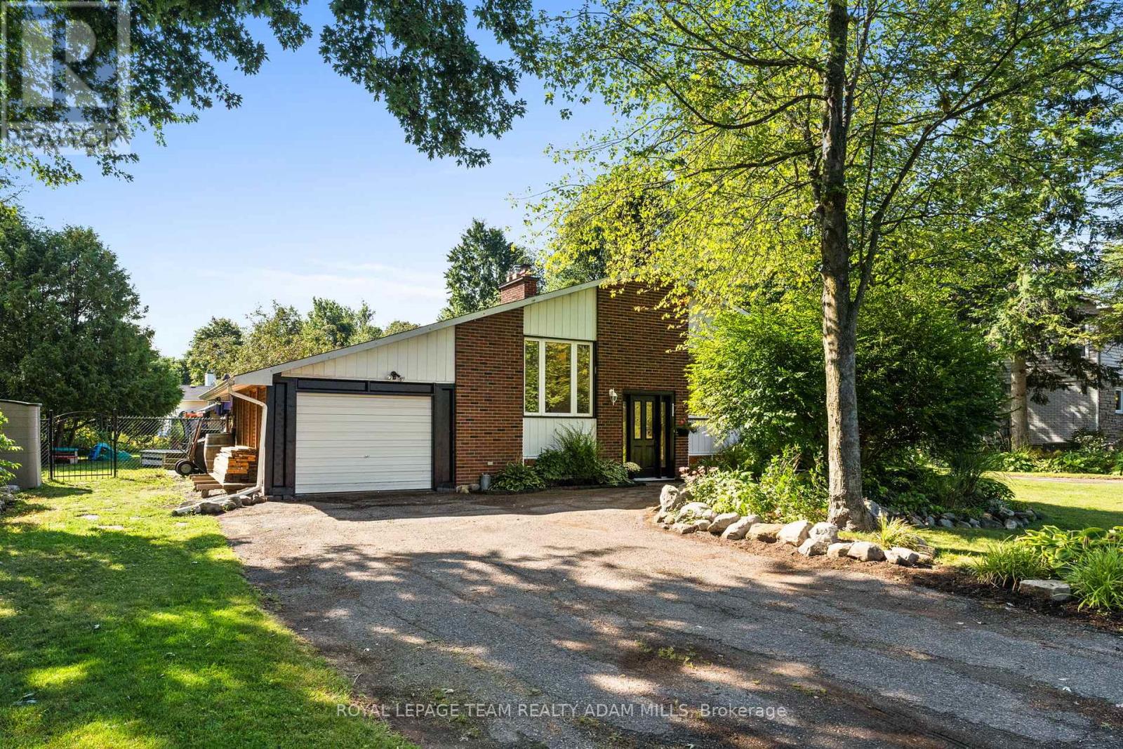 1095 Boucher Cres, Ottawa, ON K4M 1B3