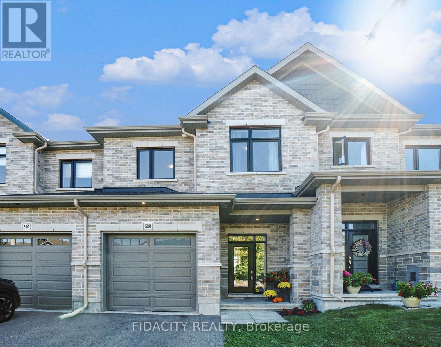 508 Bulat Ct, Ottawa, ON K2S 0X6