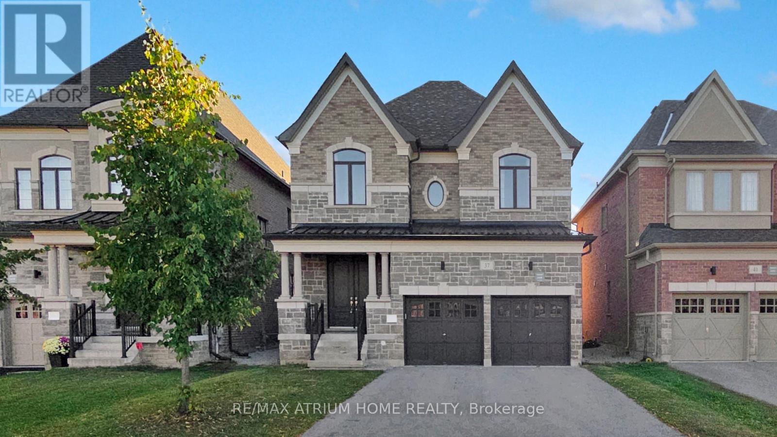 37 Hamster Cres, Aurora, ON L4G 3G7
