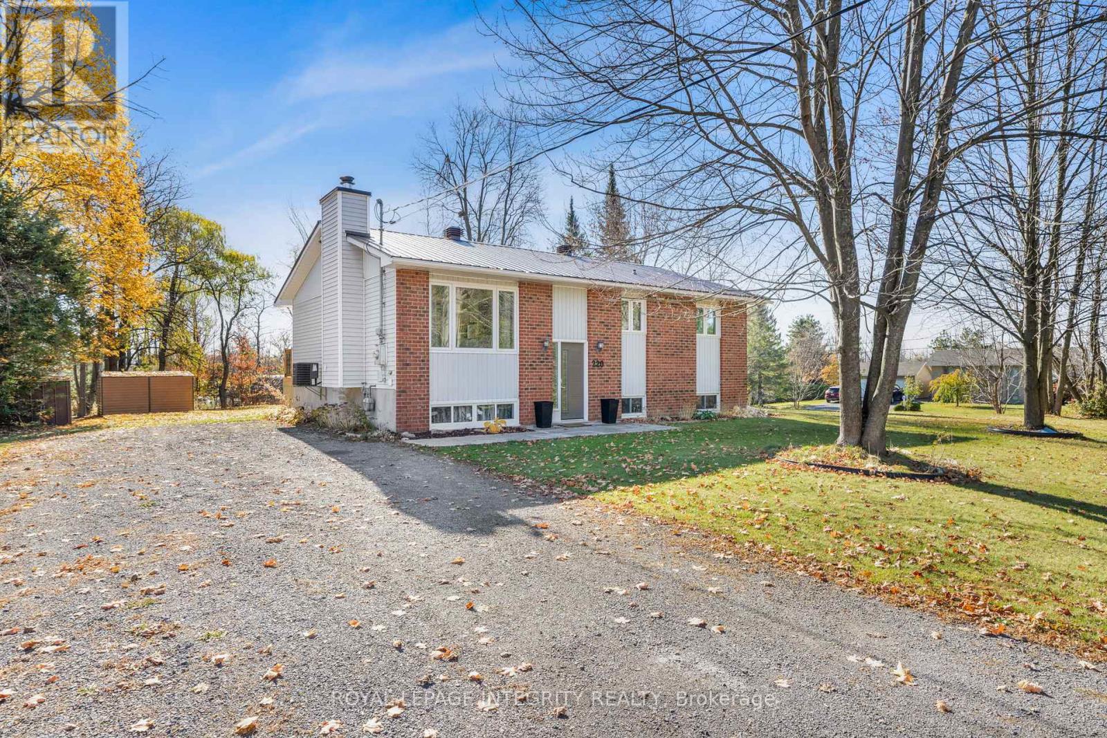 220 Agathe St, Clarence-Rockland, ON K4K 1K7